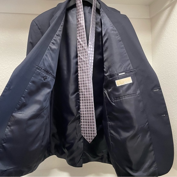 Michael Kors • Navy Wool Blend, Classic Fit Sport Coat Blazer w/Silk Tie | 46R - Picture 6 of 8